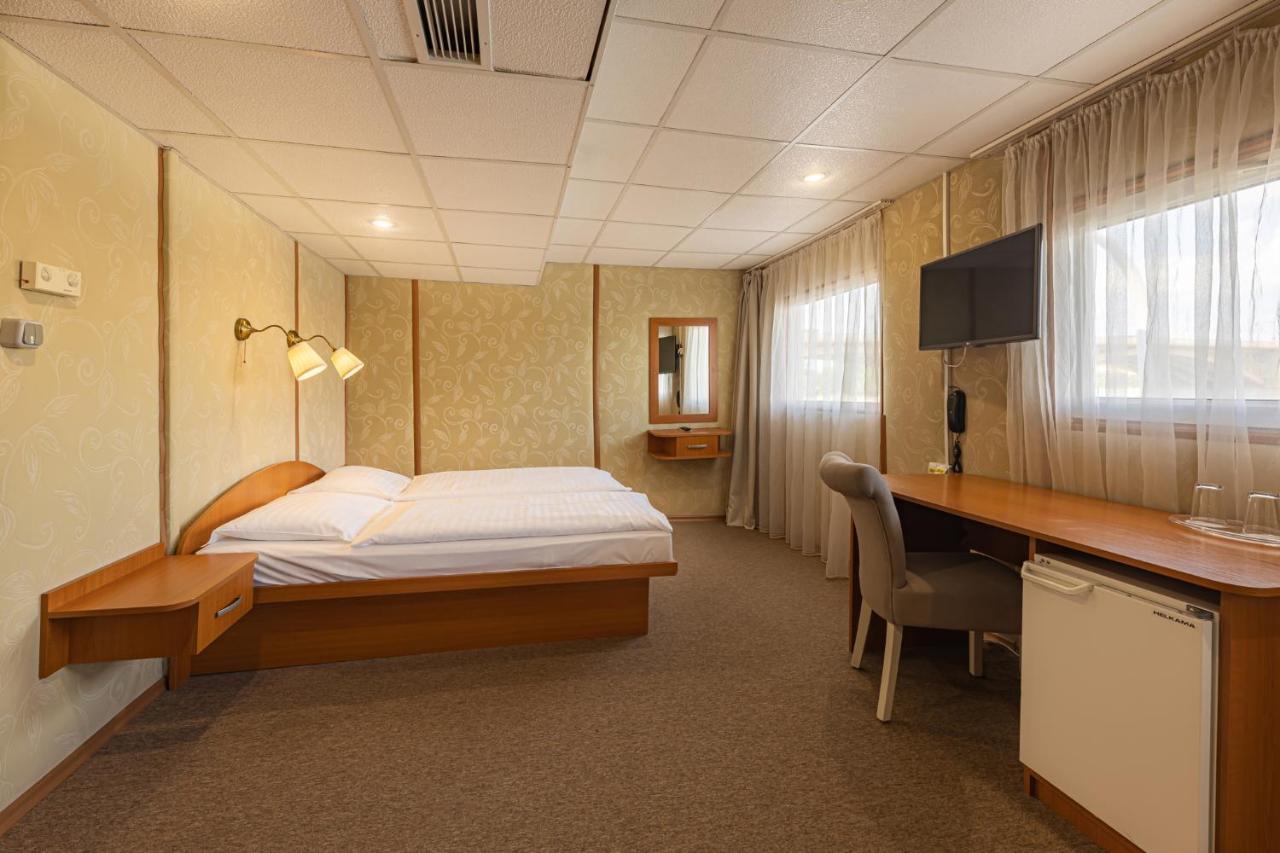 Botel Grand Jules - Boat Boedapest