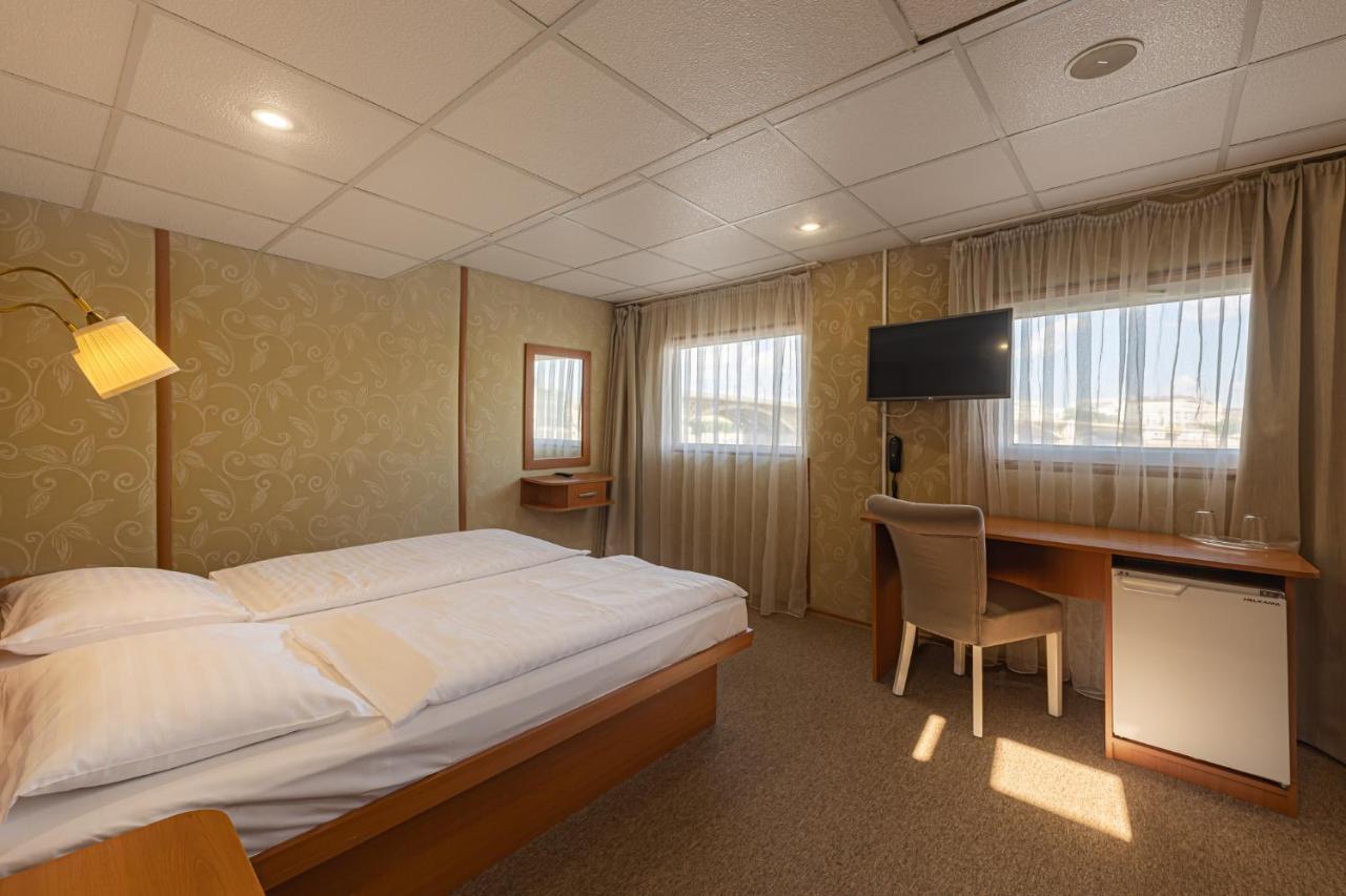 Grand Jules - Boat Botel Boedapest