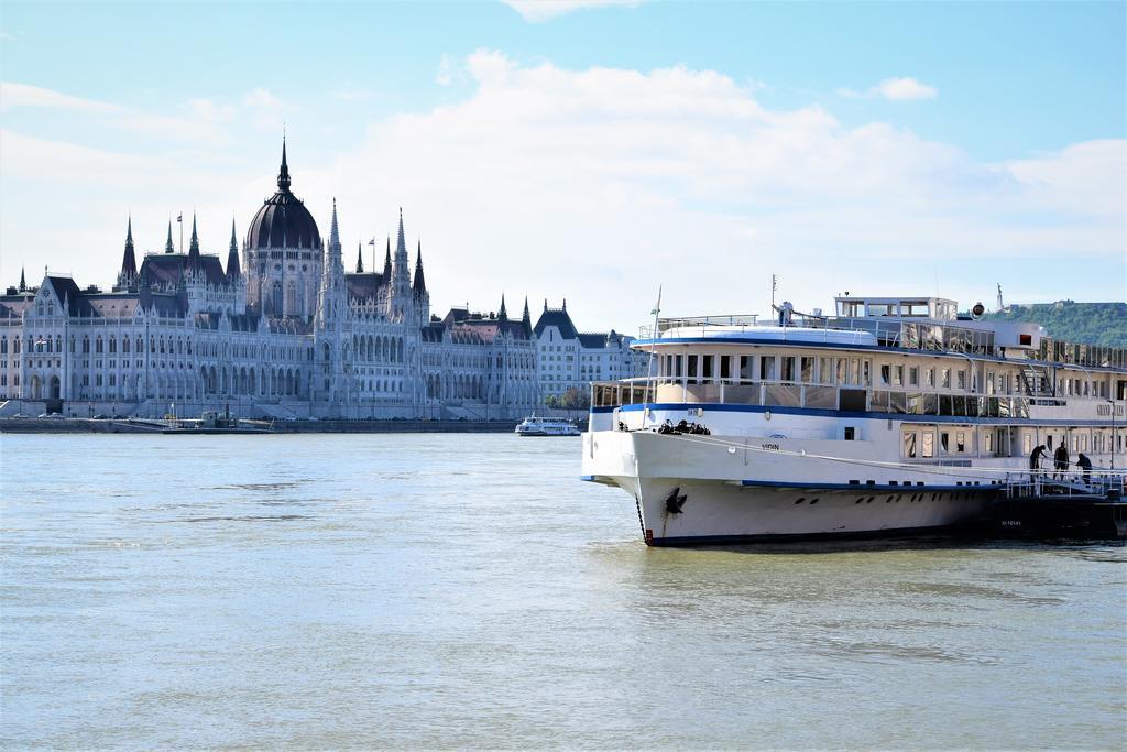 Botel Grand Jules - Boat