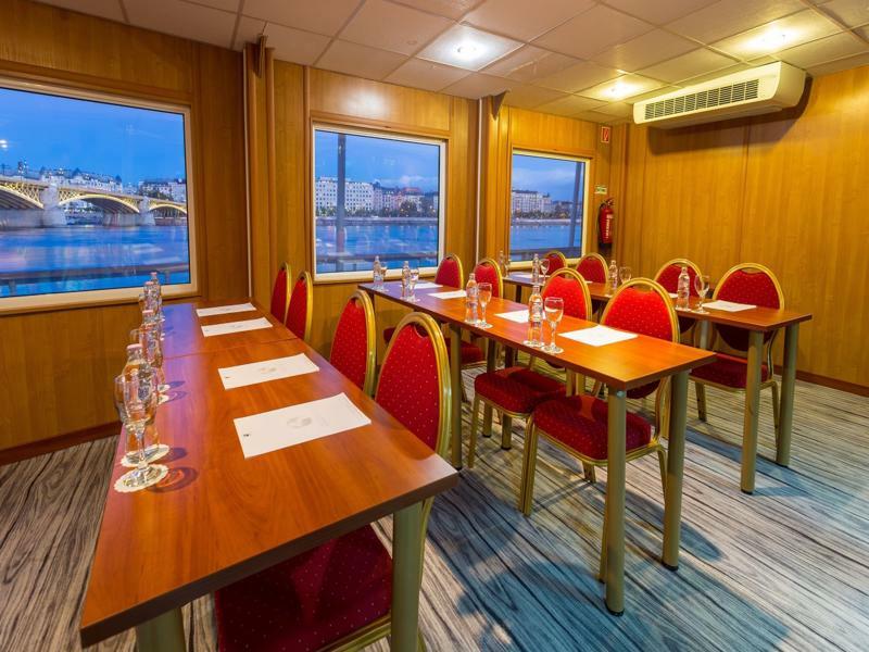 Grand Jules - Boat Botel Boedapest