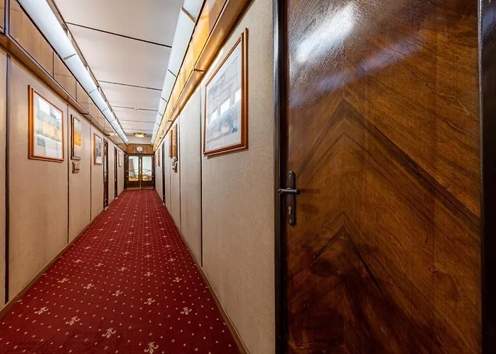 Grand Jules - Boat Hotel
